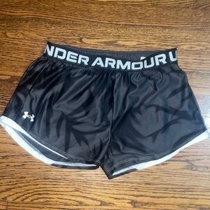 Under Armour girls youth size L shorts